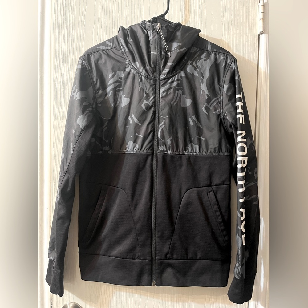 🛍️The North Face Small Men's Black and Gray Jacket